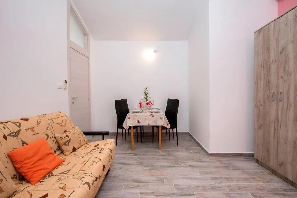 Πανσιόν Pleasant Oriana Apartment Near The Sea-Πούλα