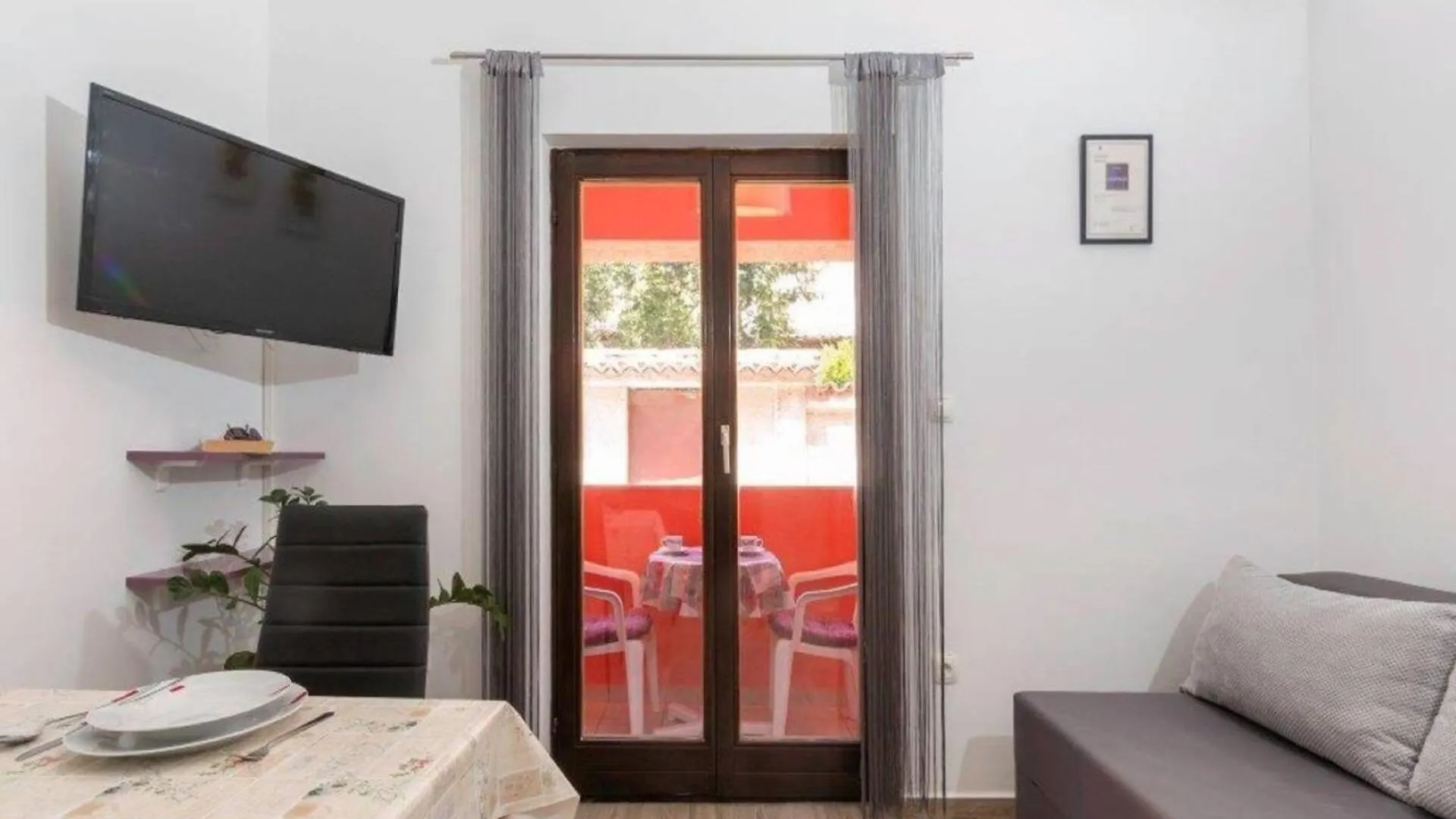Pleasant Oriana Apartment Near The Sea-بولا
