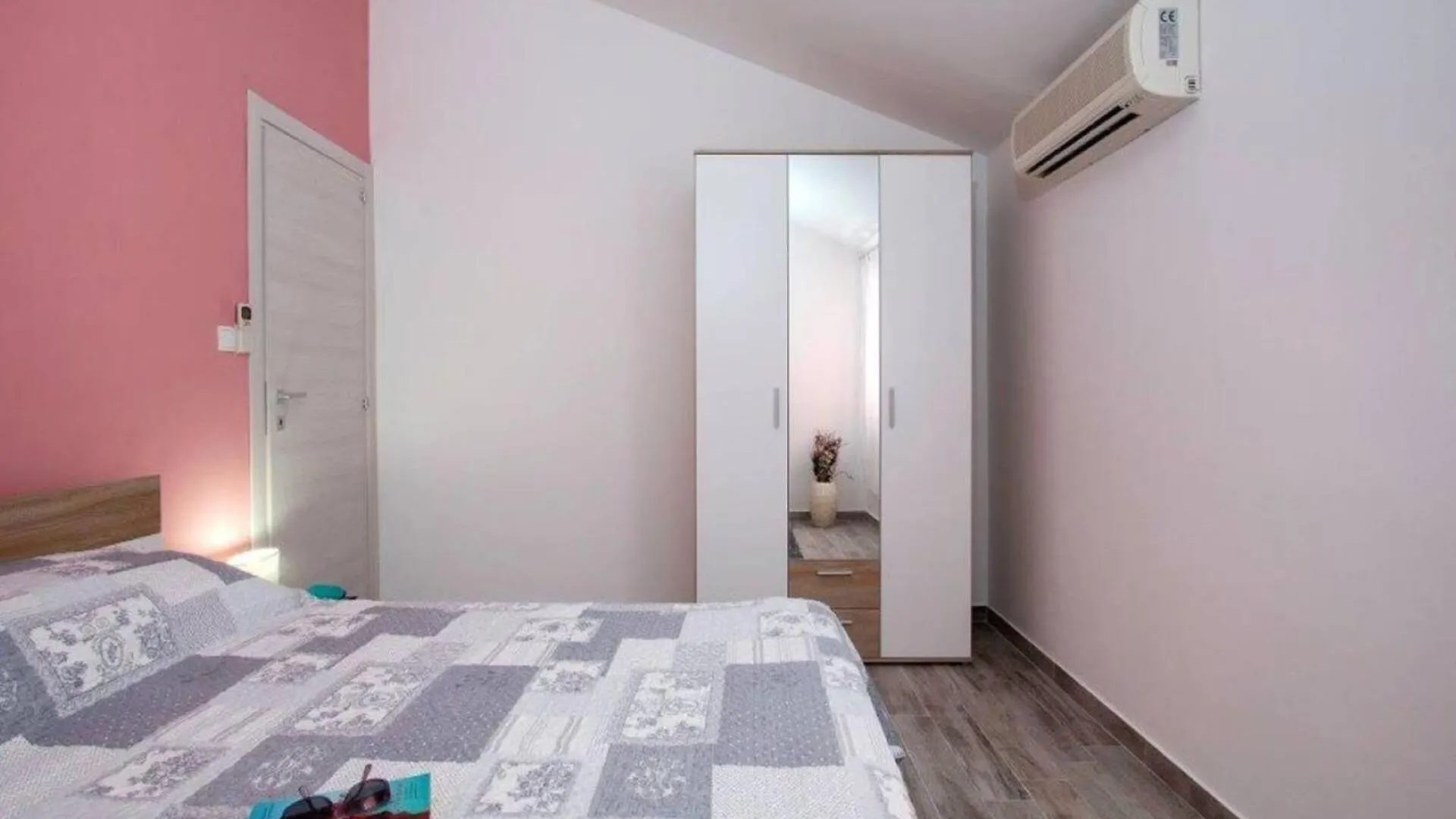 Pleasant Oriana Apartment Near The Sea-بولا بولا